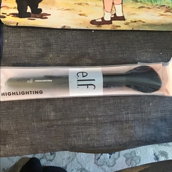 NYX Pro Contour Brush 05 and ELF Highlighting Brush - Picture 6 of 6